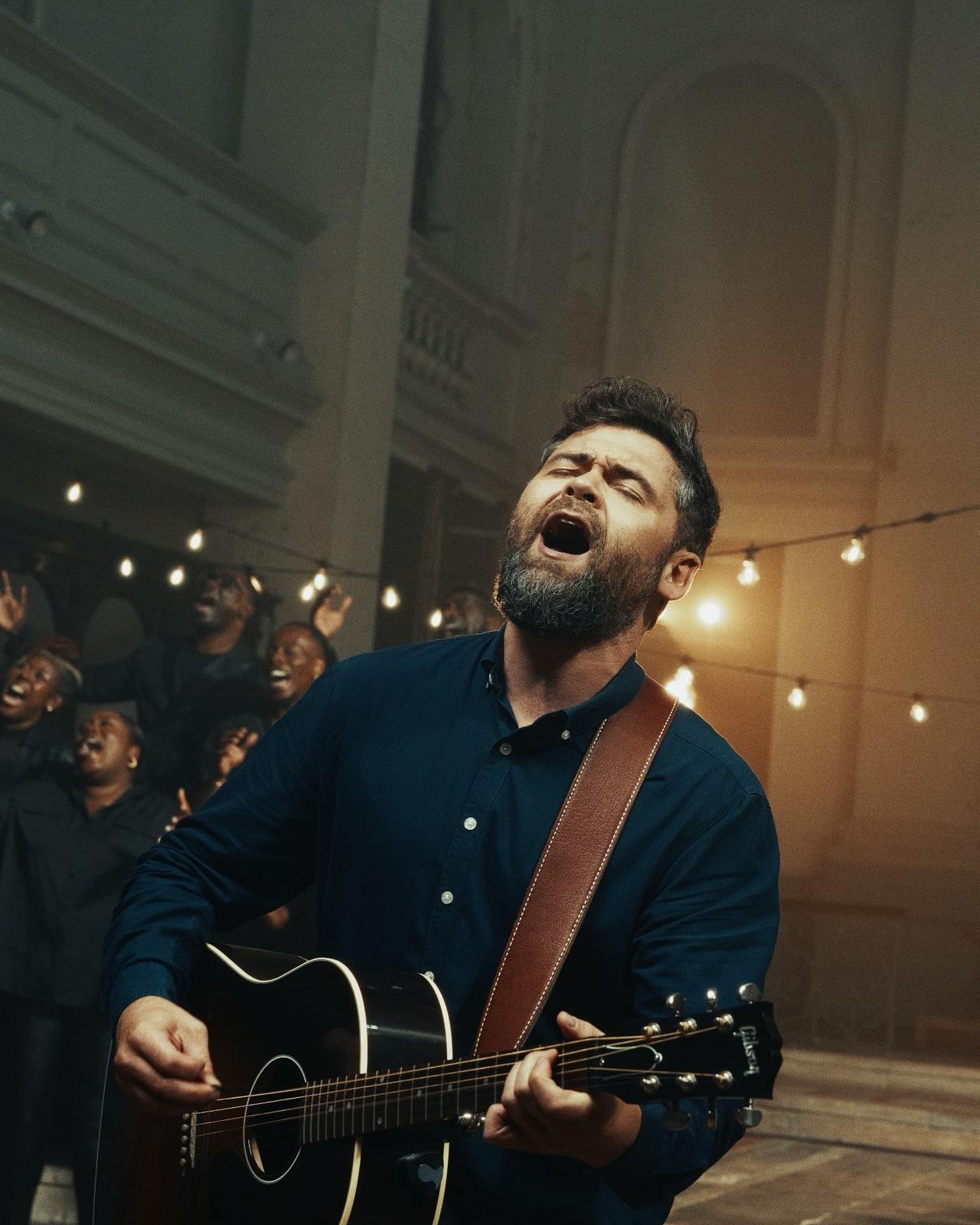 Passenger
Michael Rosenberg, better known by his stage name Passenger, is all set to bring his chart-busting Let Her Go and other popular songs to his three-city India Tour. Catch him live in Delhi on November 19, Mumbai on November 21, and Bengaluru on November 22!